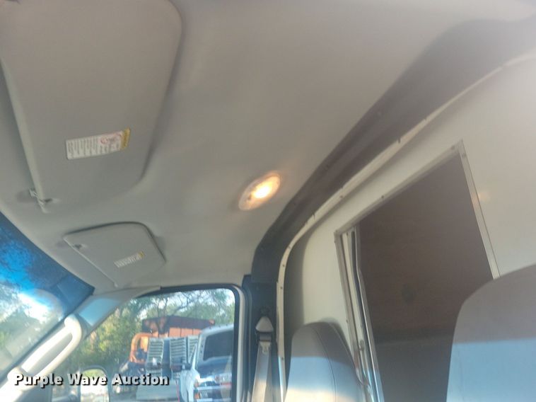 image for item IQ9964 2005 Ford E350 Super Duty  box truck