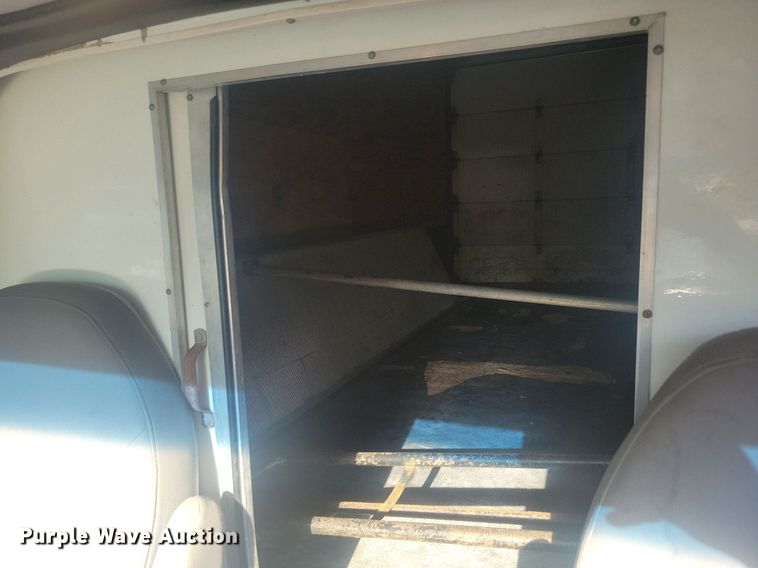 image for item IQ9964 2005 Ford E350 Super Duty  box truck