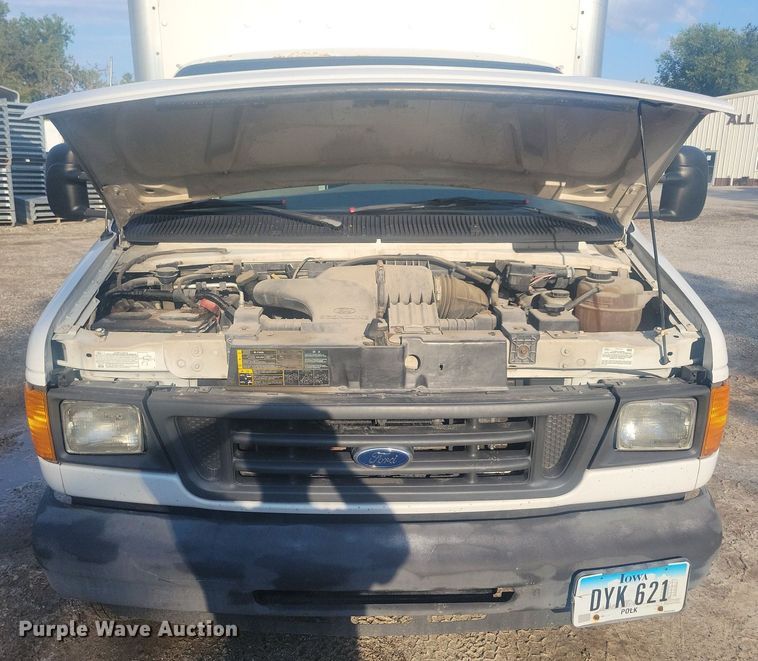 image for item IQ9964 2005 Ford E350 Super Duty  box truck