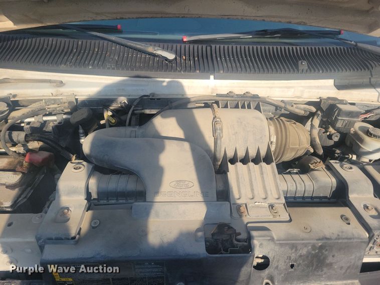 image for item IQ9964 2005 Ford E350 Super Duty  box truck