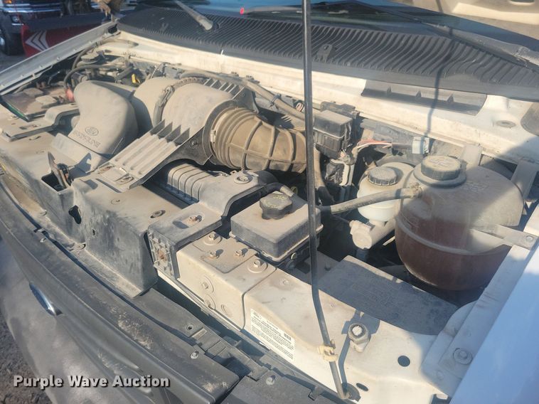 image for item IQ9964 2005 Ford E350 Super Duty  box truck