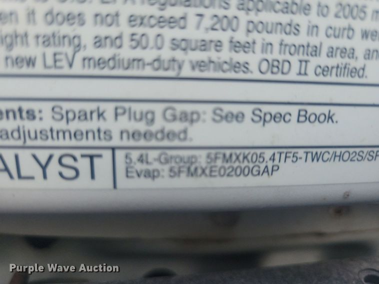 image for item IQ9964 2005 Ford E350 Super Duty  box truck