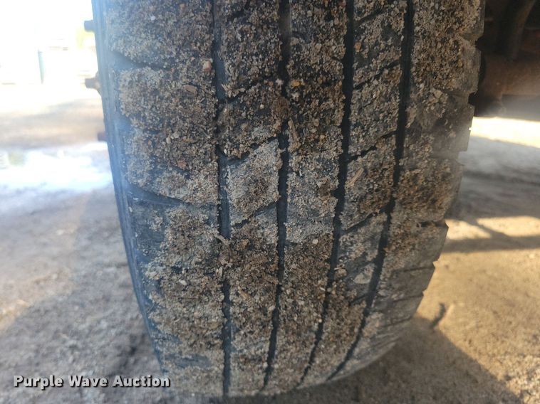 image for item IQ9964 2005 Ford E350 Super Duty  box truck