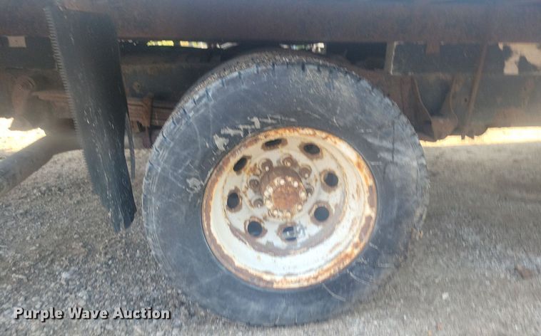 image for item IQ9964 2005 Ford E350 Super Duty  box truck