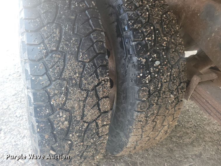 image for item IQ9964 2005 Ford E350 Super Duty  box truck