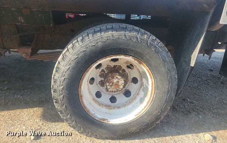 image for item IQ9964 2005 Ford E350 Super Duty  box truck