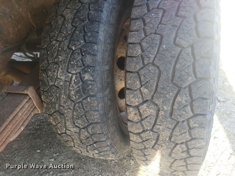 image for item IQ9964 2005 Ford E350 Super Duty  box truck