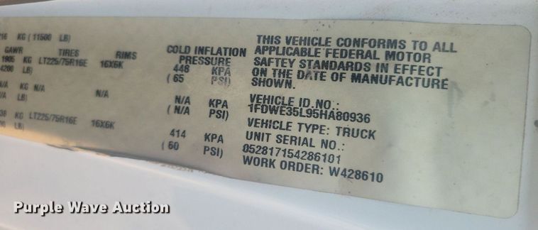 image for item IQ9964 2005 Ford E350 Super Duty  box truck