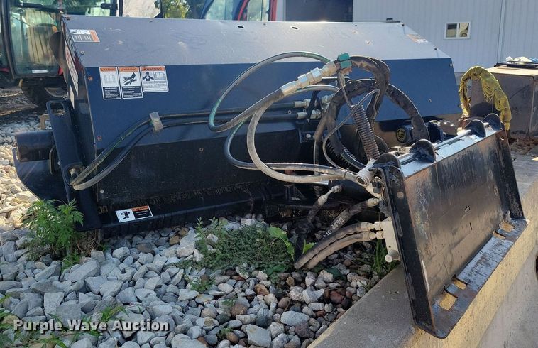 image for item IQ9969 2019 Edge 50504382  skid steer broom