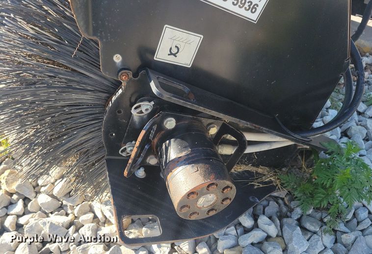 image for item IQ9969 2019 Edge 50504382  skid steer broom