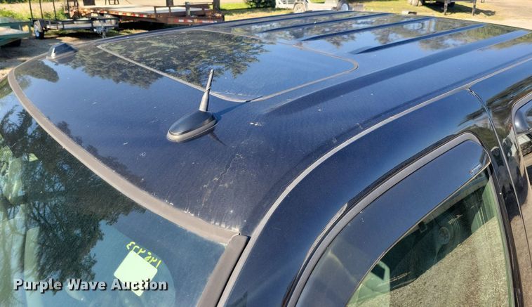 image for item IQ9972 2005 Chevrolet Silverado 1500  Crew Cab pickup truck