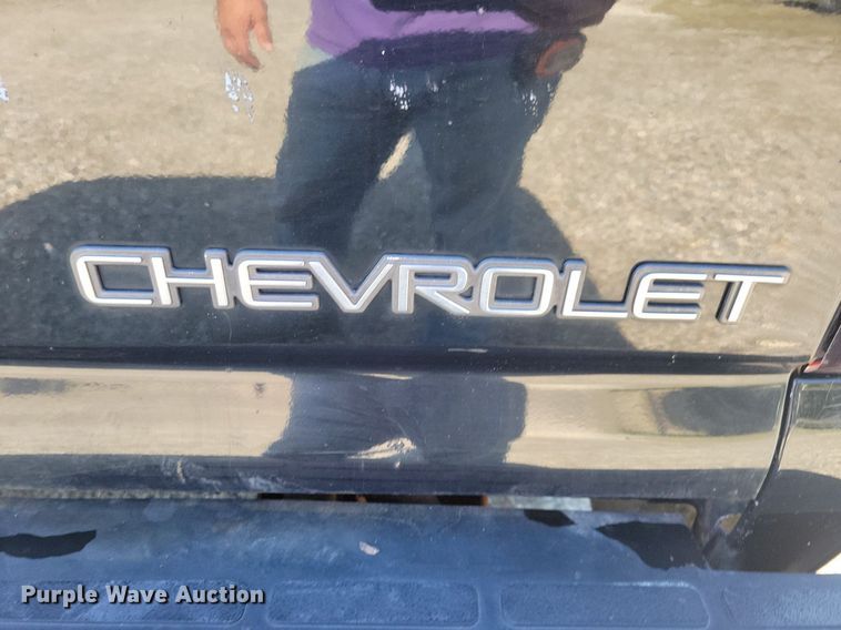 image for item IQ9972 2005 Chevrolet Silverado 1500  Crew Cab pickup truck