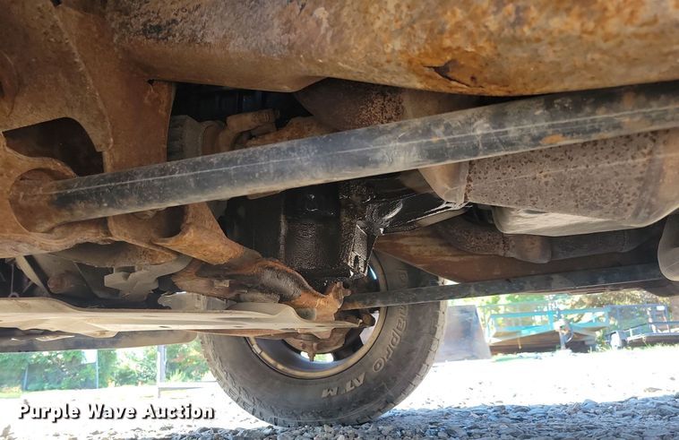 image for item IQ9972 2005 Chevrolet Silverado 1500  Crew Cab pickup truck