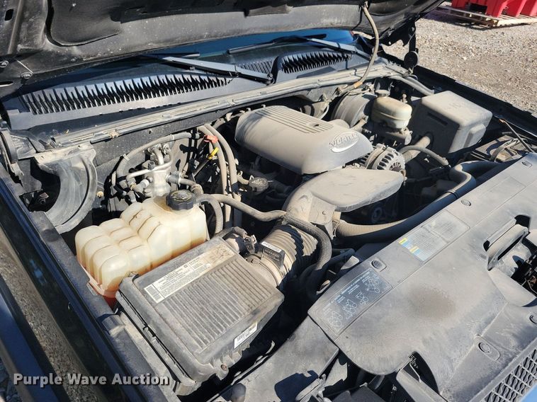 image for item IQ9972 2005 Chevrolet Silverado 1500  Crew Cab pickup truck