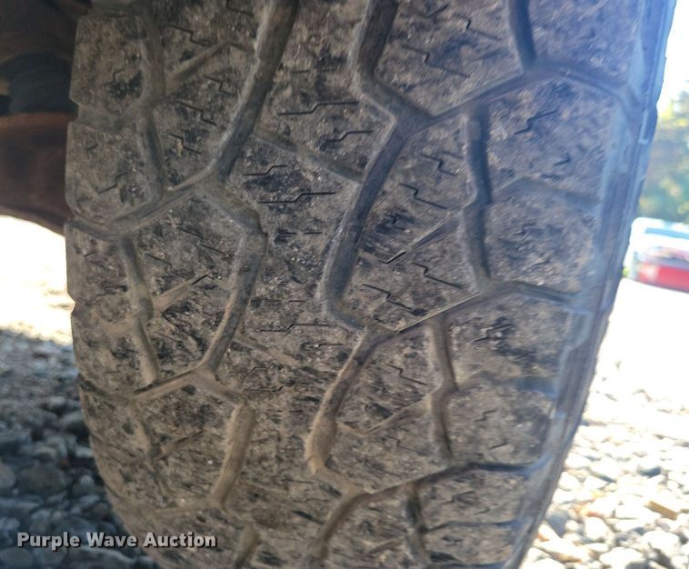 image for item IQ9972 2005 Chevrolet Silverado 1500  Crew Cab pickup truck