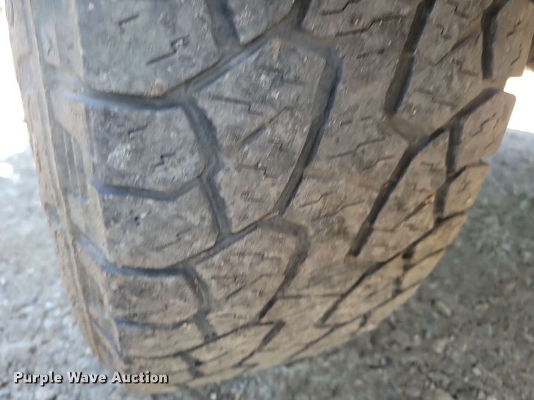 image for item IQ9972 2005 Chevrolet Silverado 1500  Crew Cab pickup truck