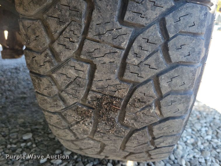 image for item IQ9972 2005 Chevrolet Silverado 1500  Crew Cab pickup truck