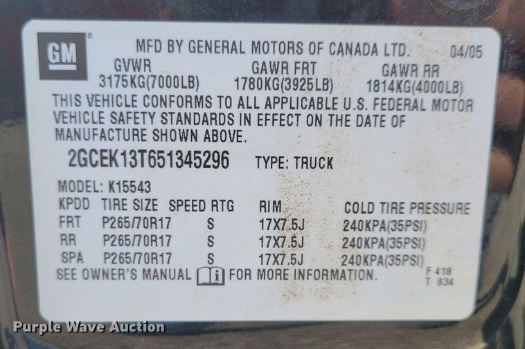 image for item IQ9972 2005 Chevrolet Silverado 1500  Crew Cab pickup truck