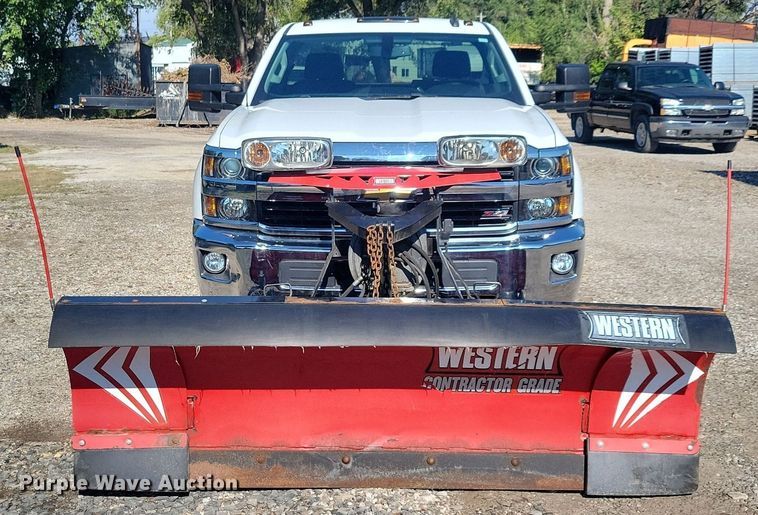 image for item IQ9973 2017 Chevrolet Silverado 3500HD  pickup truck