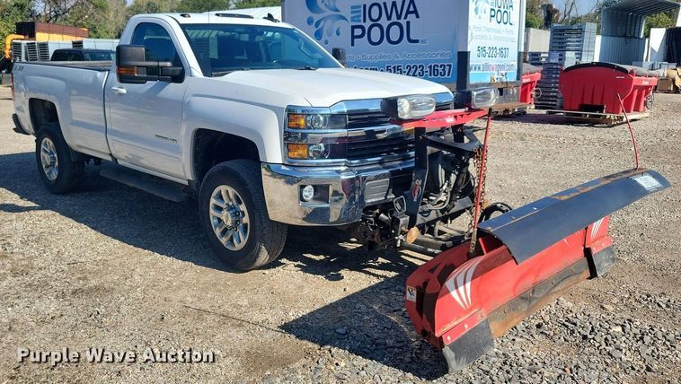 image for item IQ9973 2017 Chevrolet Silverado 3500HD  pickup truck