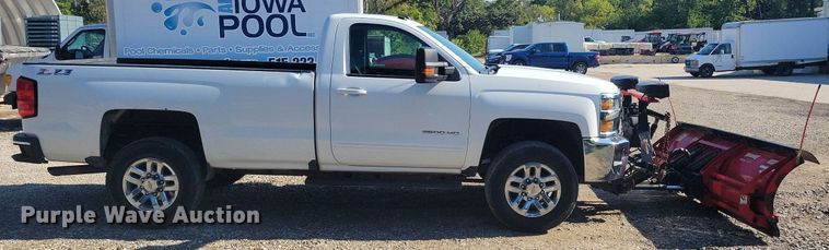 image for item IQ9973 2017 Chevrolet Silverado 3500HD  pickup truck