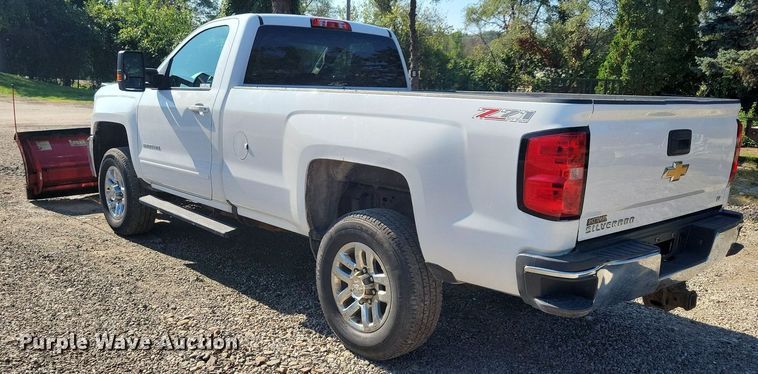 image for item IQ9973 2017 Chevrolet Silverado 3500HD  pickup truck