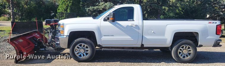 image for item IQ9973 2017 Chevrolet Silverado 3500HD  pickup truck