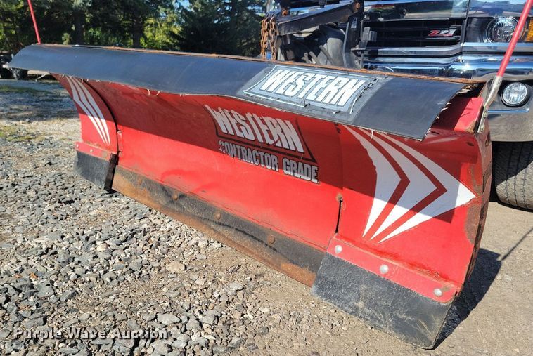 image for item IQ9973 2017 Chevrolet Silverado 3500HD  pickup truck