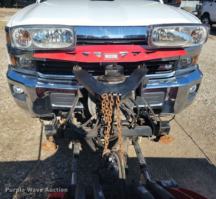 image for item IQ9973 2017 Chevrolet Silverado 3500HD  pickup truck