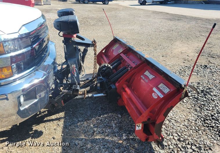 image for item IQ9973 2017 Chevrolet Silverado 3500HD  pickup truck