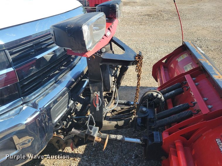 image for item IQ9973 2017 Chevrolet Silverado 3500HD  pickup truck