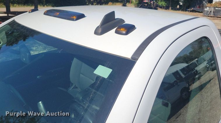 image for item IQ9973 2017 Chevrolet Silverado 3500HD  pickup truck