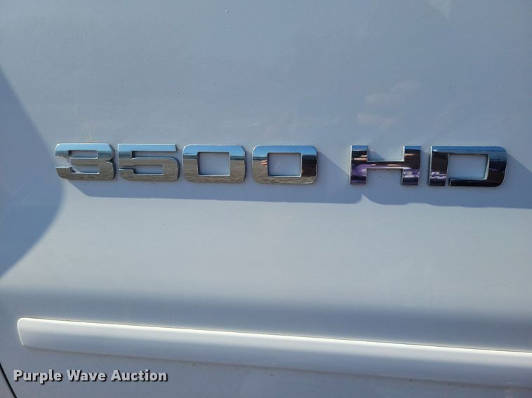 image for item IQ9973 2017 Chevrolet Silverado 3500HD  pickup truck