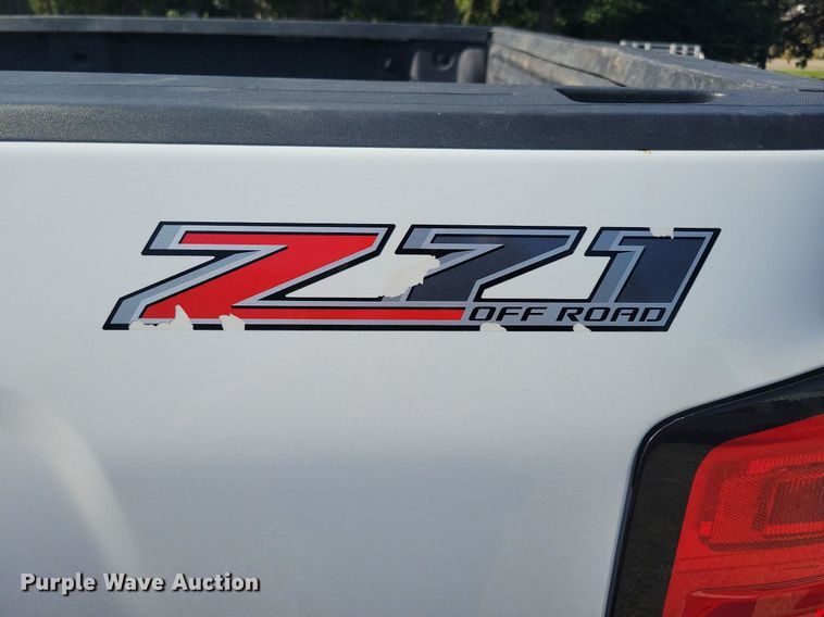 image for item IQ9973 2017 Chevrolet Silverado 3500HD  pickup truck