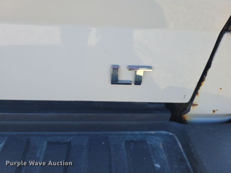 image for item IQ9973 2017 Chevrolet Silverado 3500HD  pickup truck