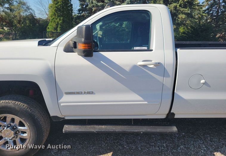 image for item IQ9973 2017 Chevrolet Silverado 3500HD  pickup truck