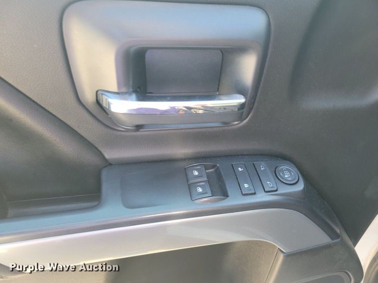 image for item IQ9973 2017 Chevrolet Silverado 3500HD  pickup truck