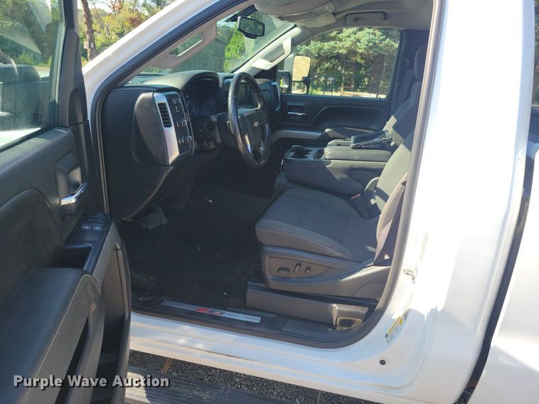 image for item IQ9973 2017 Chevrolet Silverado 3500HD  pickup truck