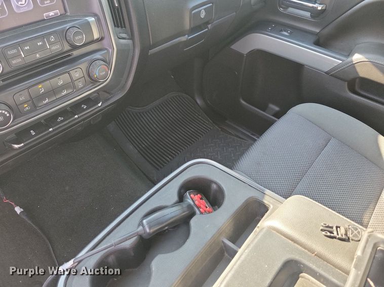 image for item IQ9973 2017 Chevrolet Silverado 3500HD  pickup truck