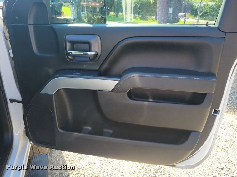 image for item IQ9973 2017 Chevrolet Silverado 3500HD  pickup truck