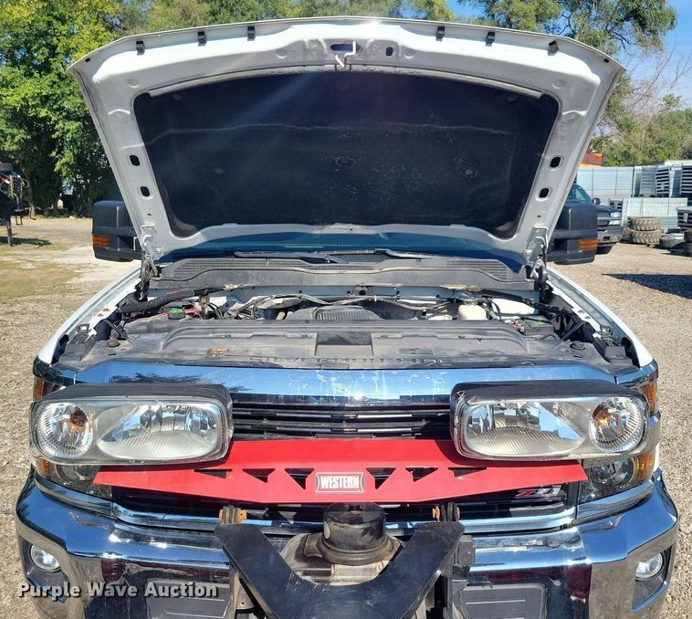 image for item IQ9973 2017 Chevrolet Silverado 3500HD  pickup truck