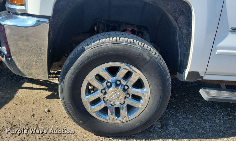 image for item IQ9973 2017 Chevrolet Silverado 3500HD  pickup truck