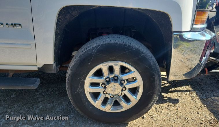 image for item IQ9973 2017 Chevrolet Silverado 3500HD  pickup truck