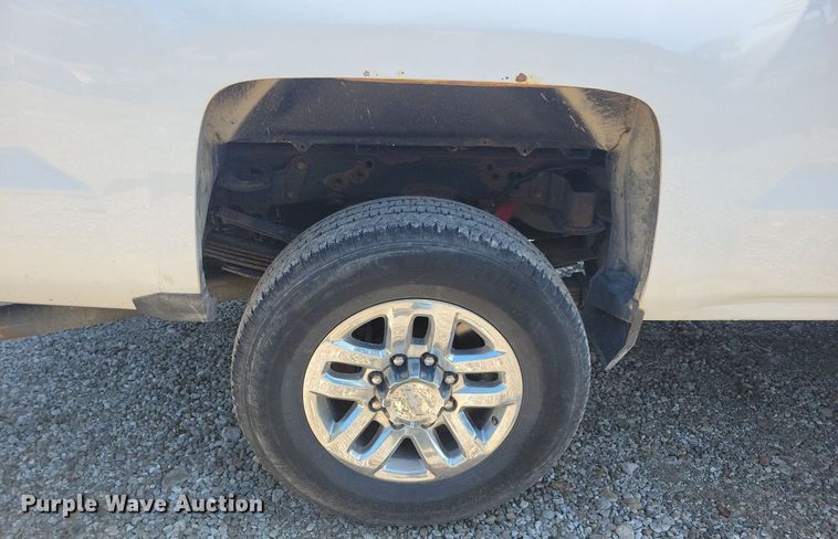 image for item IQ9973 2017 Chevrolet Silverado 3500HD  pickup truck