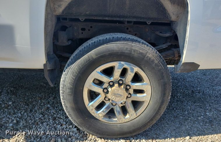 image for item IQ9973 2017 Chevrolet Silverado 3500HD  pickup truck