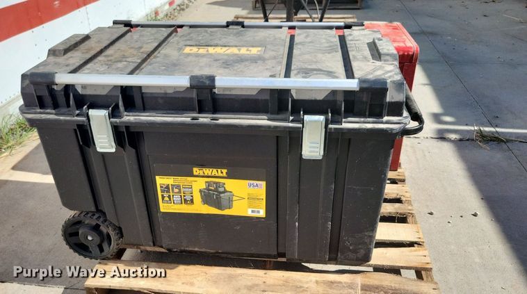 image for item IQ9981 (2) toolboxes