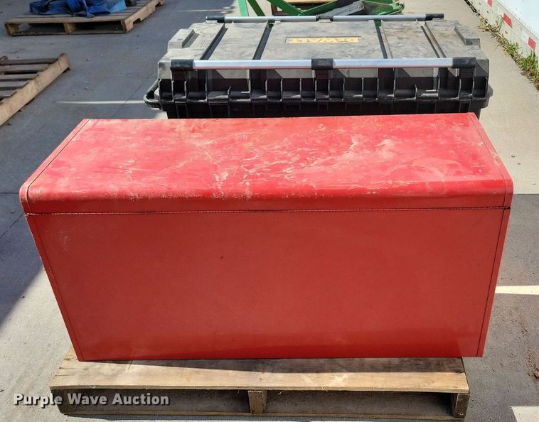 image for item IQ9981 (2) toolboxes