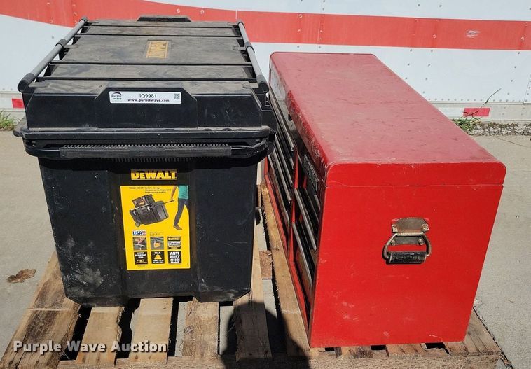 image for item IQ9981 (2) toolboxes