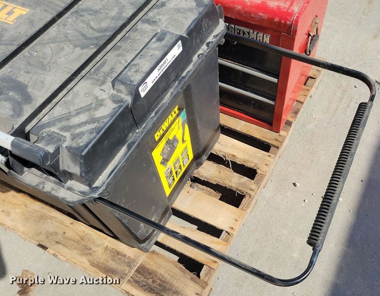 image for item IQ9981 (2) toolboxes