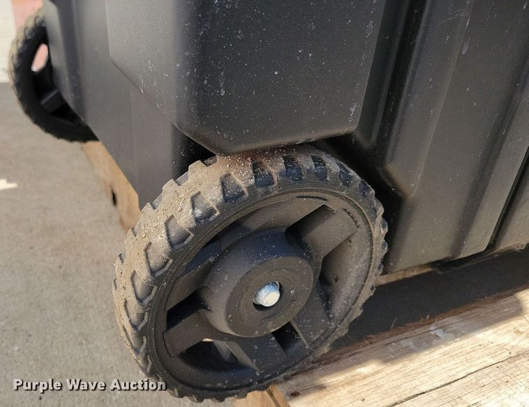 image for item IQ9981 (2) toolboxes